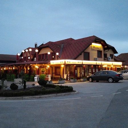 Motel Majolka Птуй Екстер'єр фото