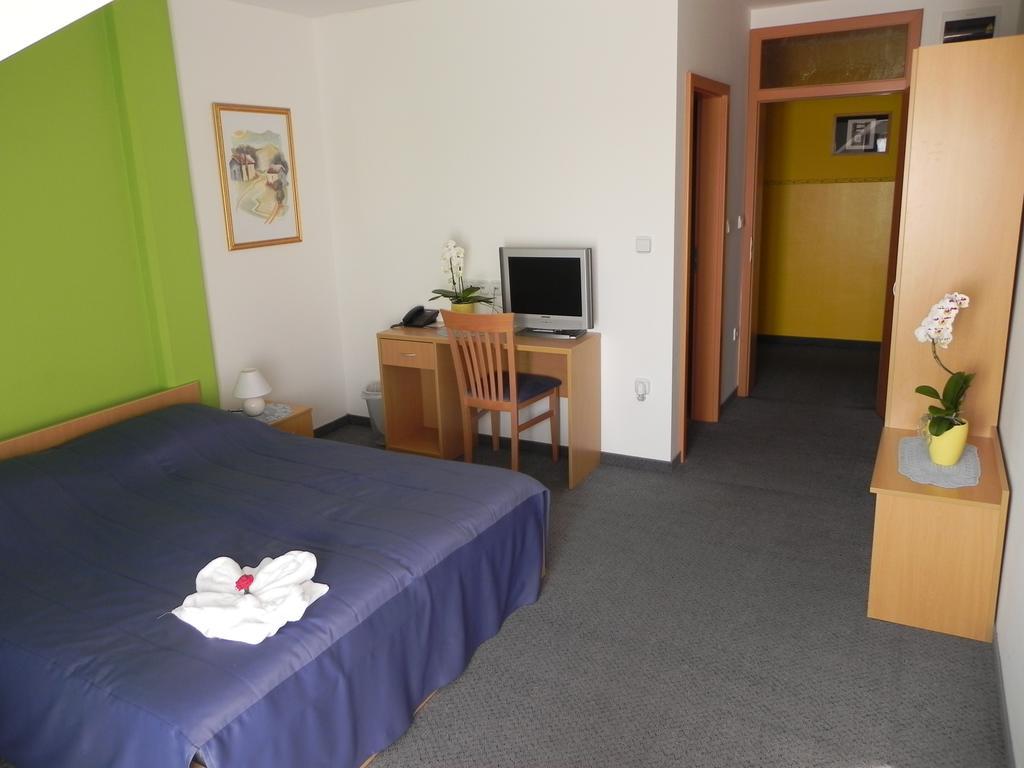 Motel Majolka Птуй Екстер'єр фото