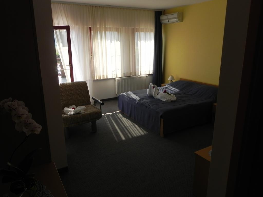 Motel Majolka Птуй Екстер'єр фото
